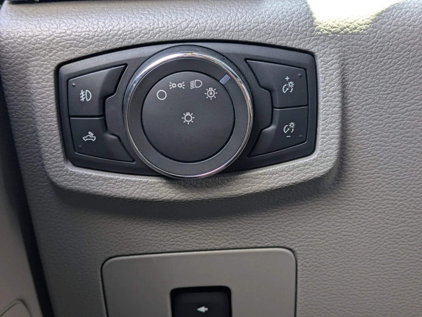 Used 2016 Shadow Black Ford XLT image 13