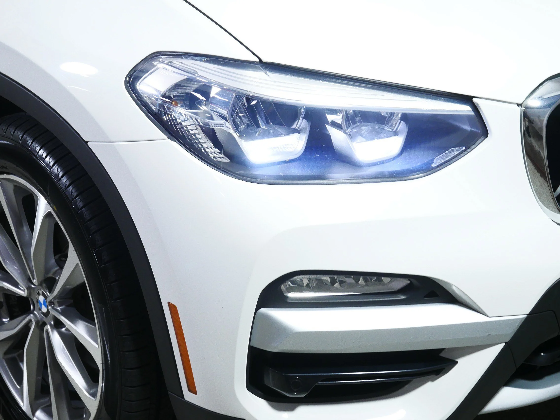 Used 2018 Alpine White BMW xDrive30i image 16