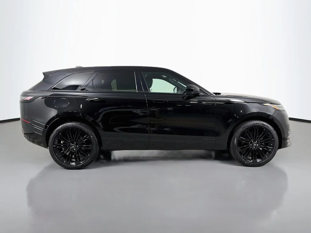 New 2026 Santorini Black Land Rover Belgravia Edition image 4