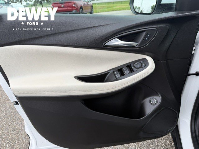 Used 2022 Summit White Buick Select image 9