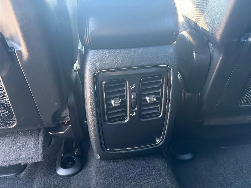 Used 2020 White Jeep Laredo E image 37