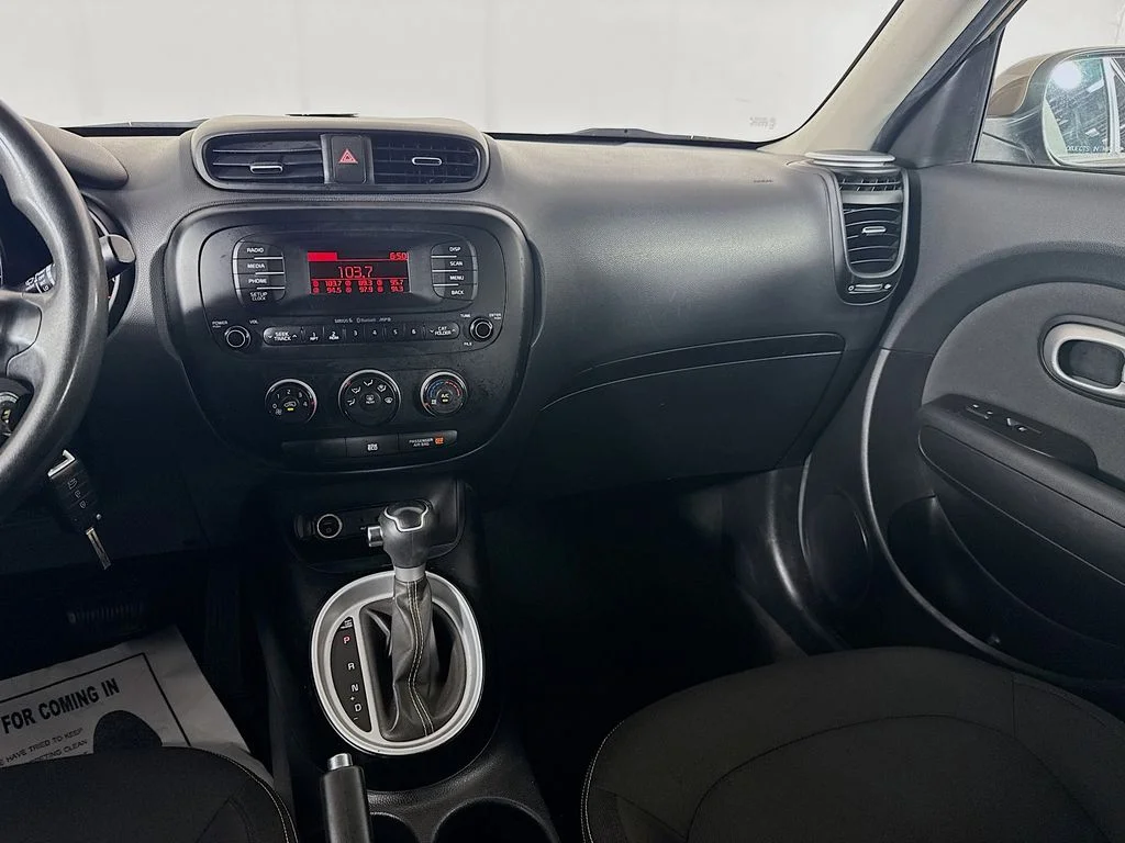 Used 2014 Brown Kia Plus image 25