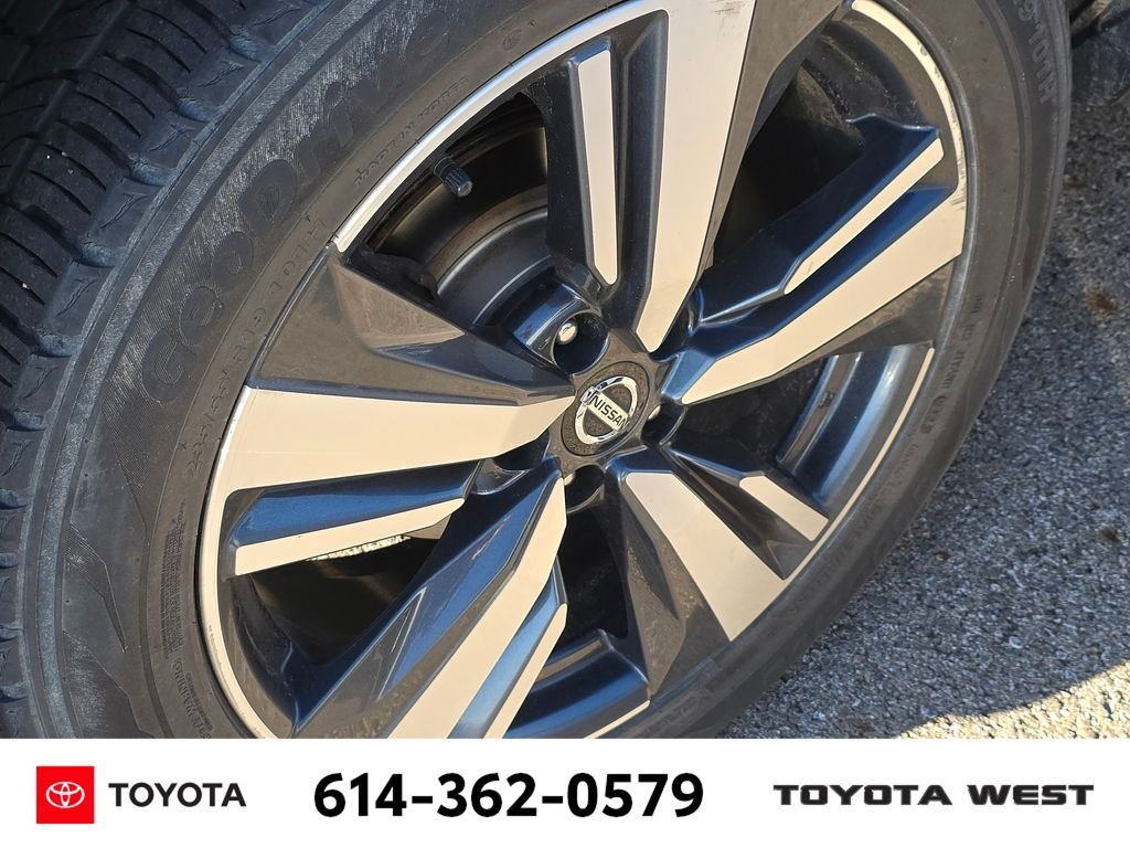 Used 2021 Black Nissan Platinum image 10