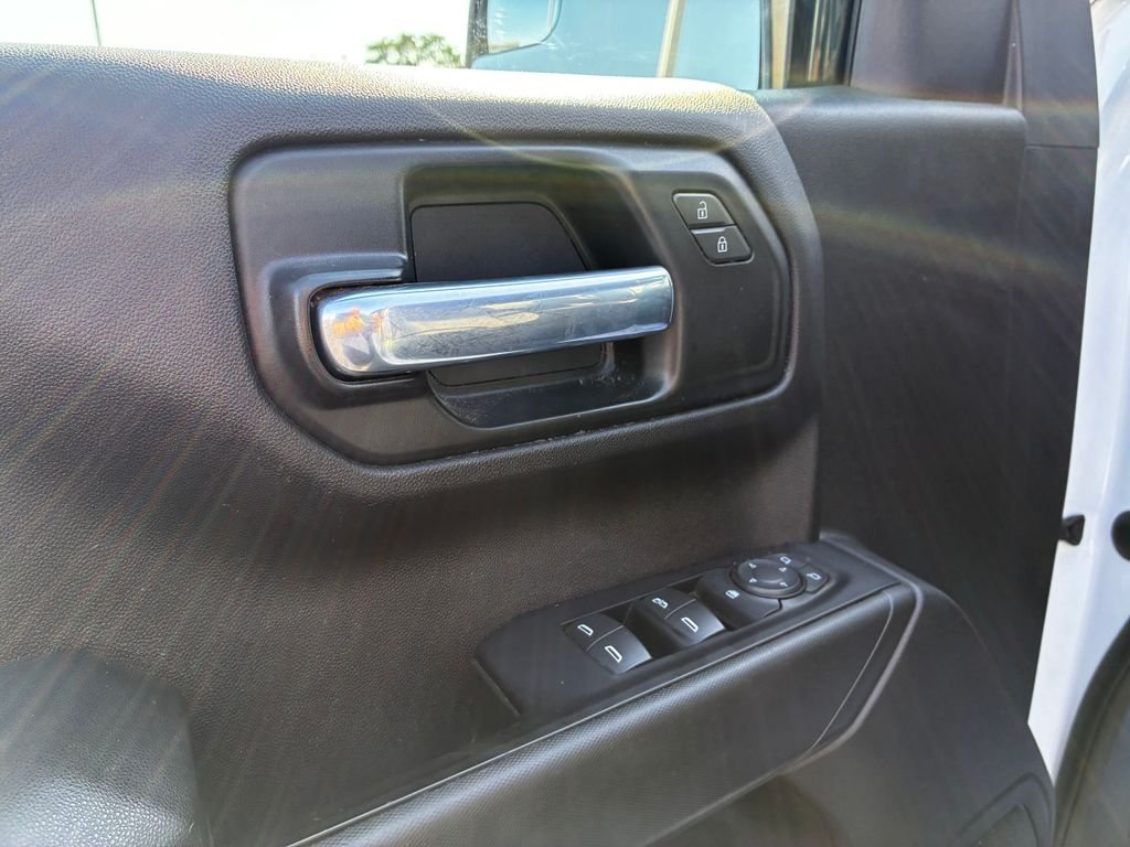 Used 2020 White Chevrolet Custom image 10
