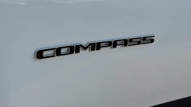 Used 2025 White Jeep Latitude image 11