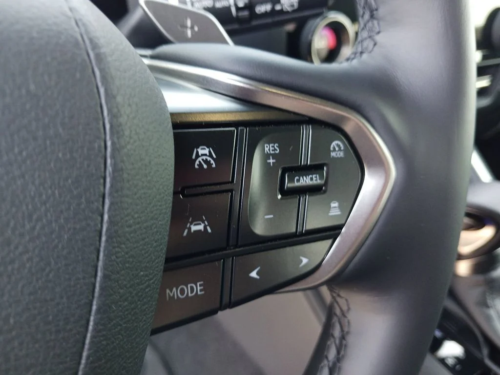 Used 2025  Lexus 550 Luxury image 35