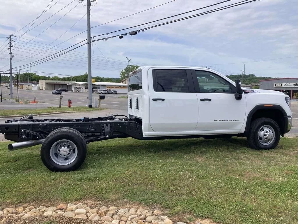New 2026 Summit White GMC Pro image 2