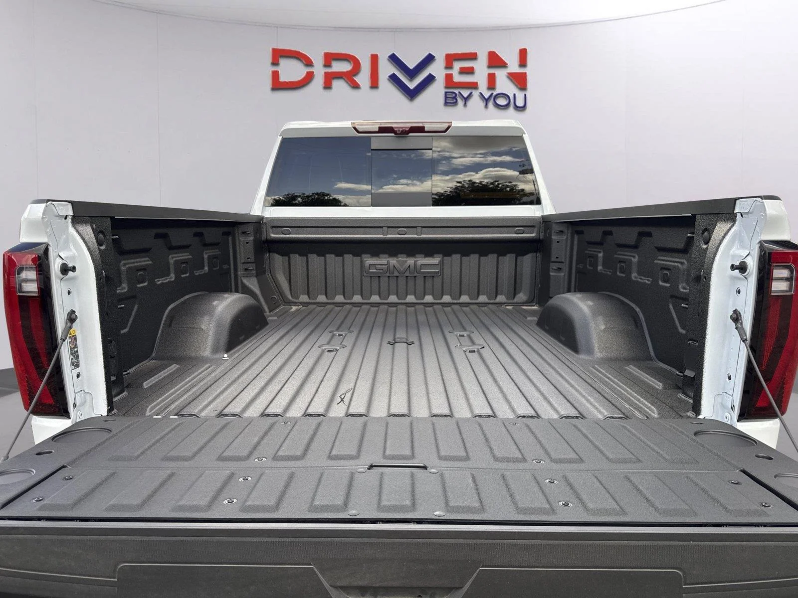 New 2026 Glacier White Tricoat GMC Denali Ultimate image 36