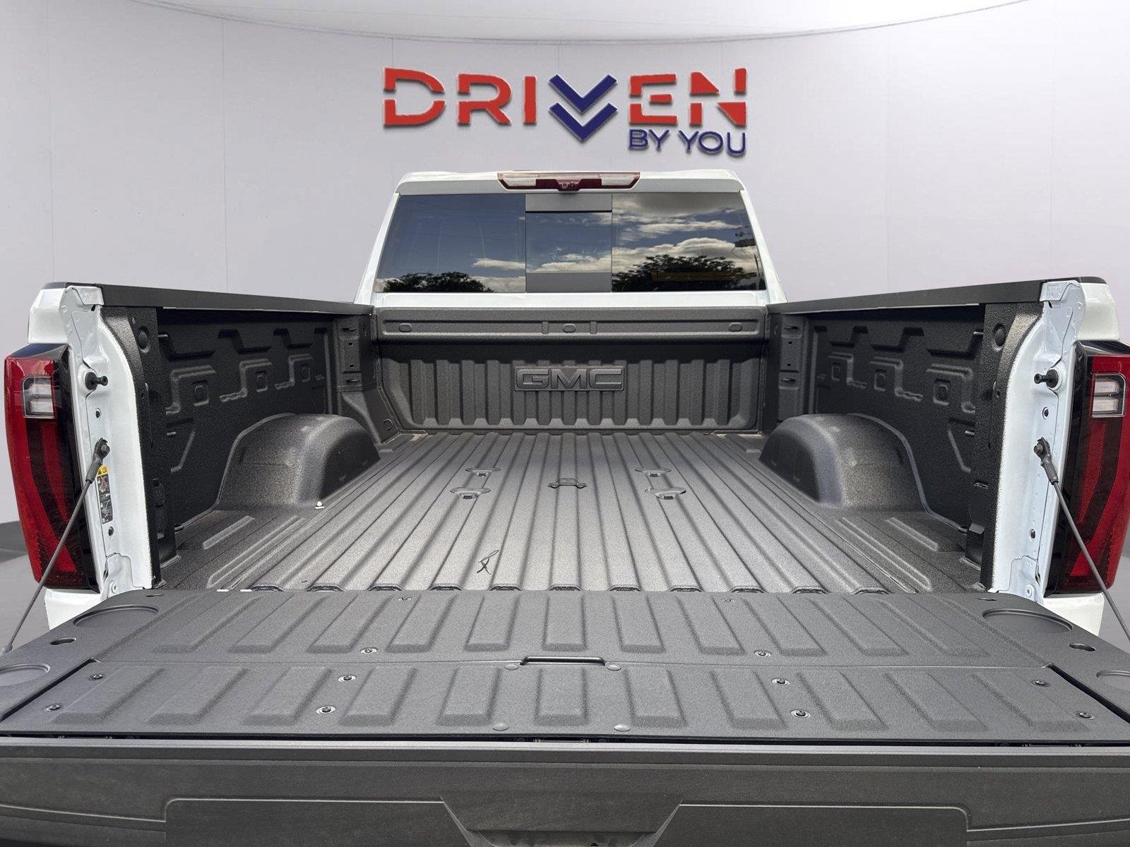 New 2026 Glacier White Tricoat GMC Denali Ultimate image 36