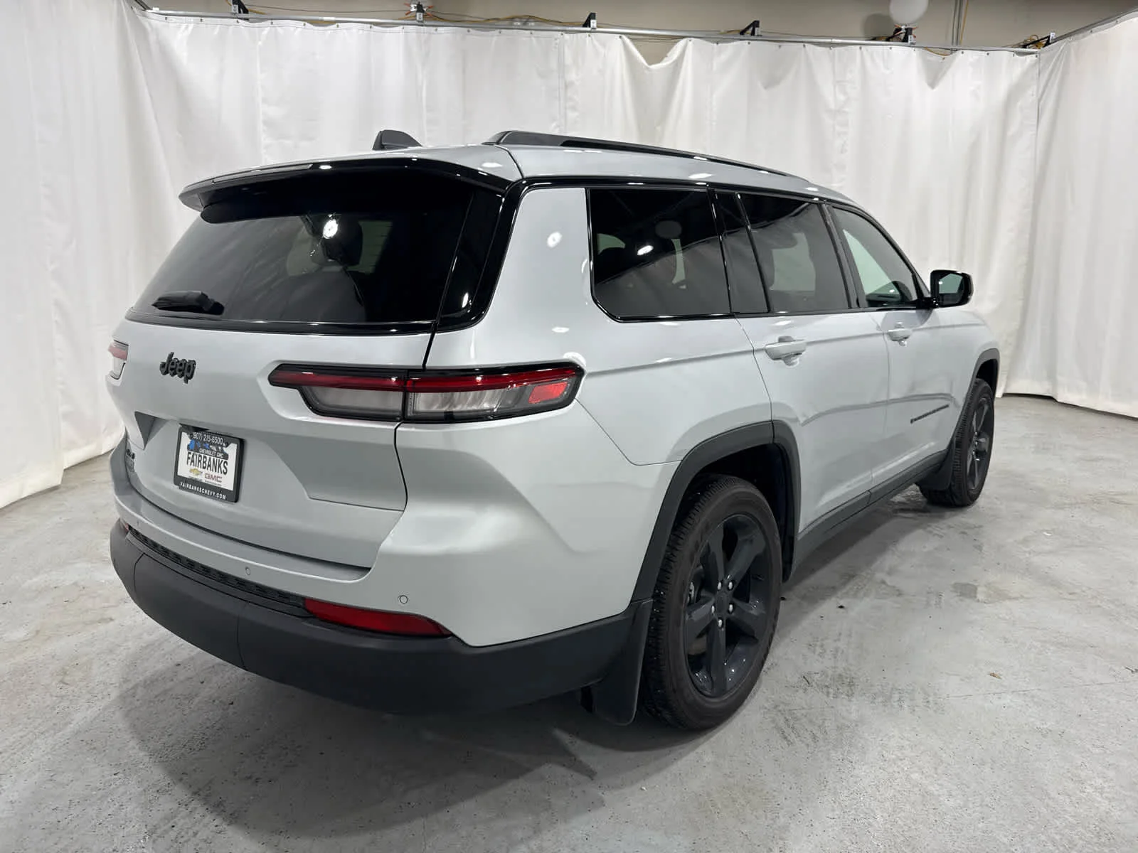 Used 2025 Silver Jeep Altitude 4x4 image 5