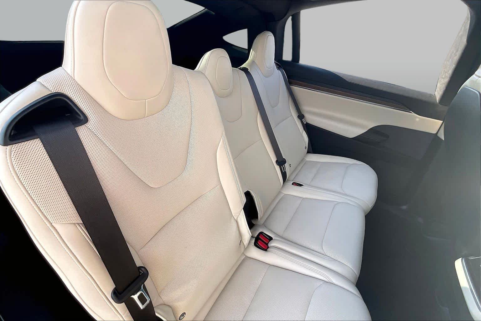 2022 Tesla Model X Long Range - Photo 17