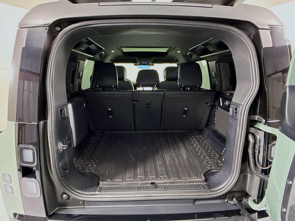 New 2026 Keswick Green Land Rover Trophy Edition Deep Sandglow image 30