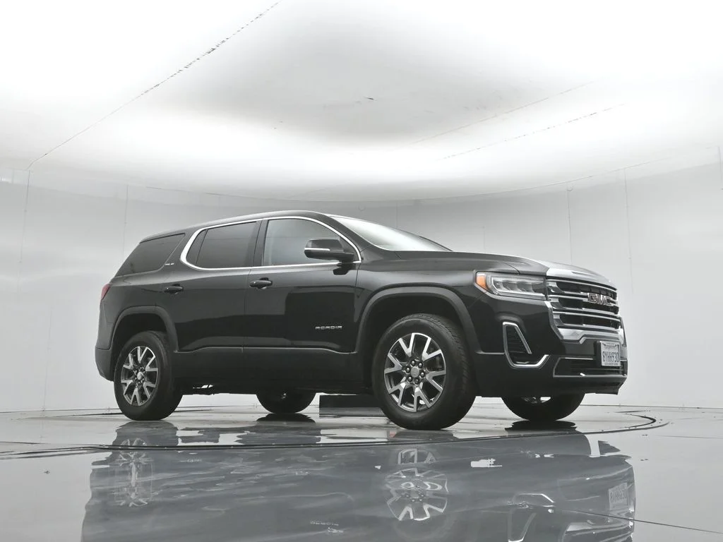 Used 2022 Black GMC SLE image 4