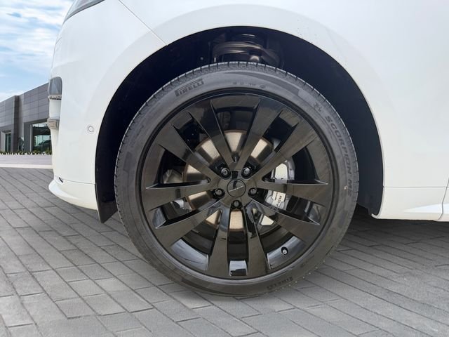 New 2026 Ostuni Pearl White Land Rover Dynamic SE image 9