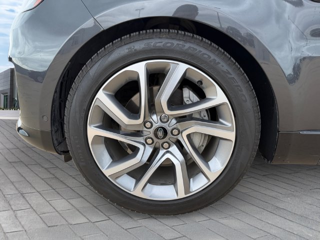 Used 2022 Carpathian Grey Premium Metallic Land Rover HSE Silver Edition image 9