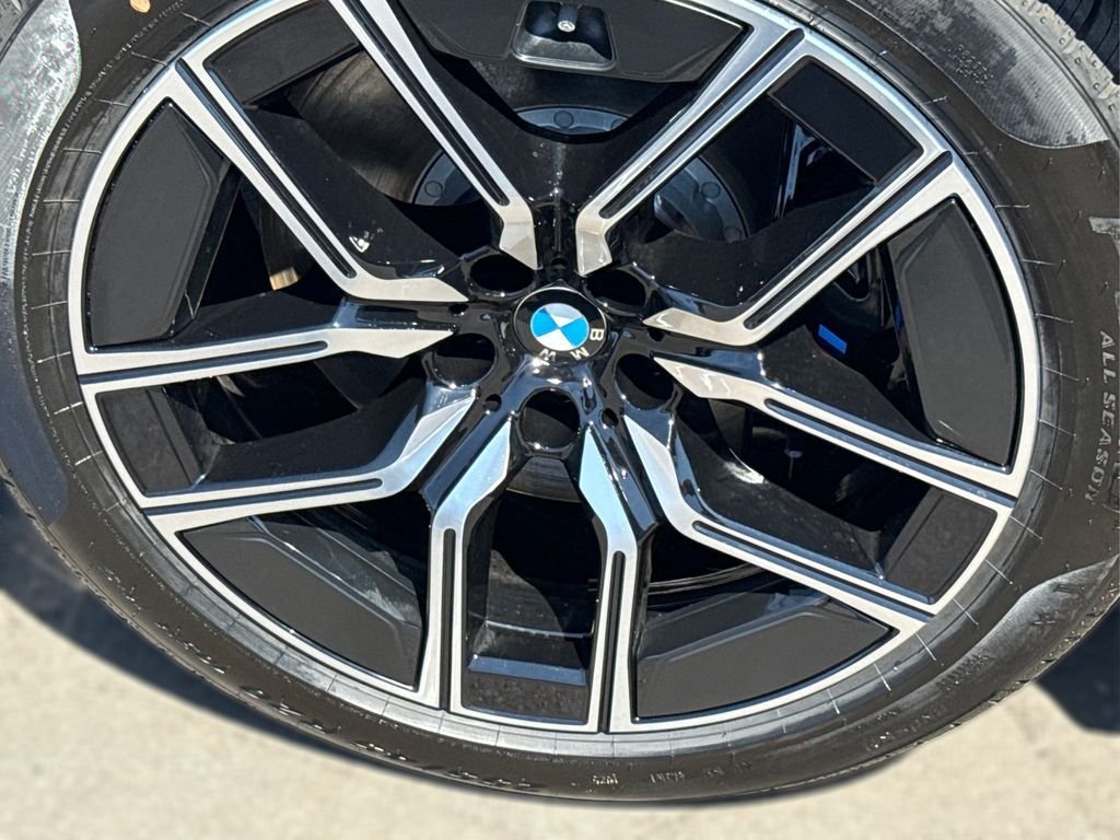 New 2026 Black BMW 750e xDrive image 15