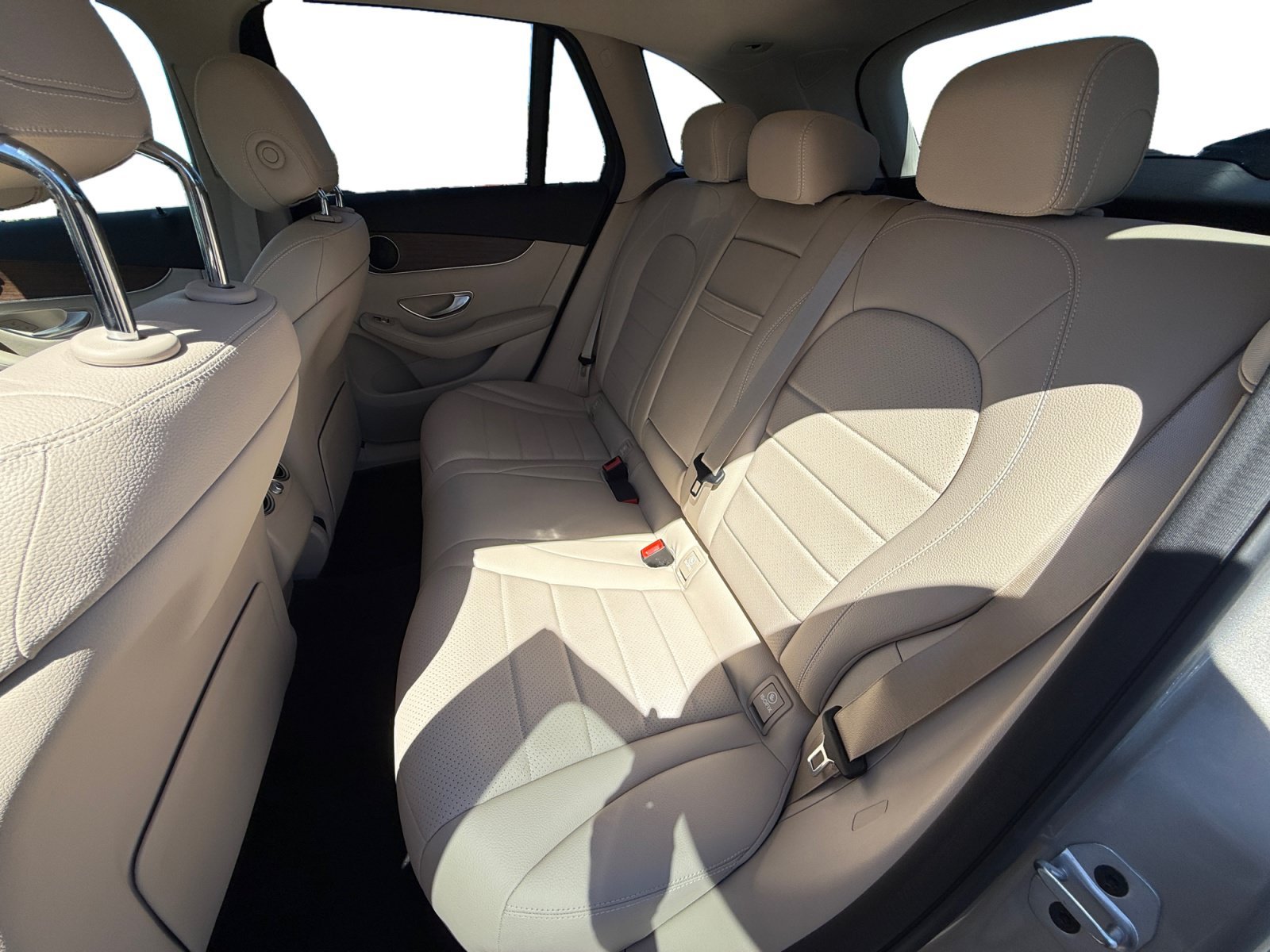 Used 2022 Mojave Silver Metallic Mercedes-Benz GLC 300 image 16