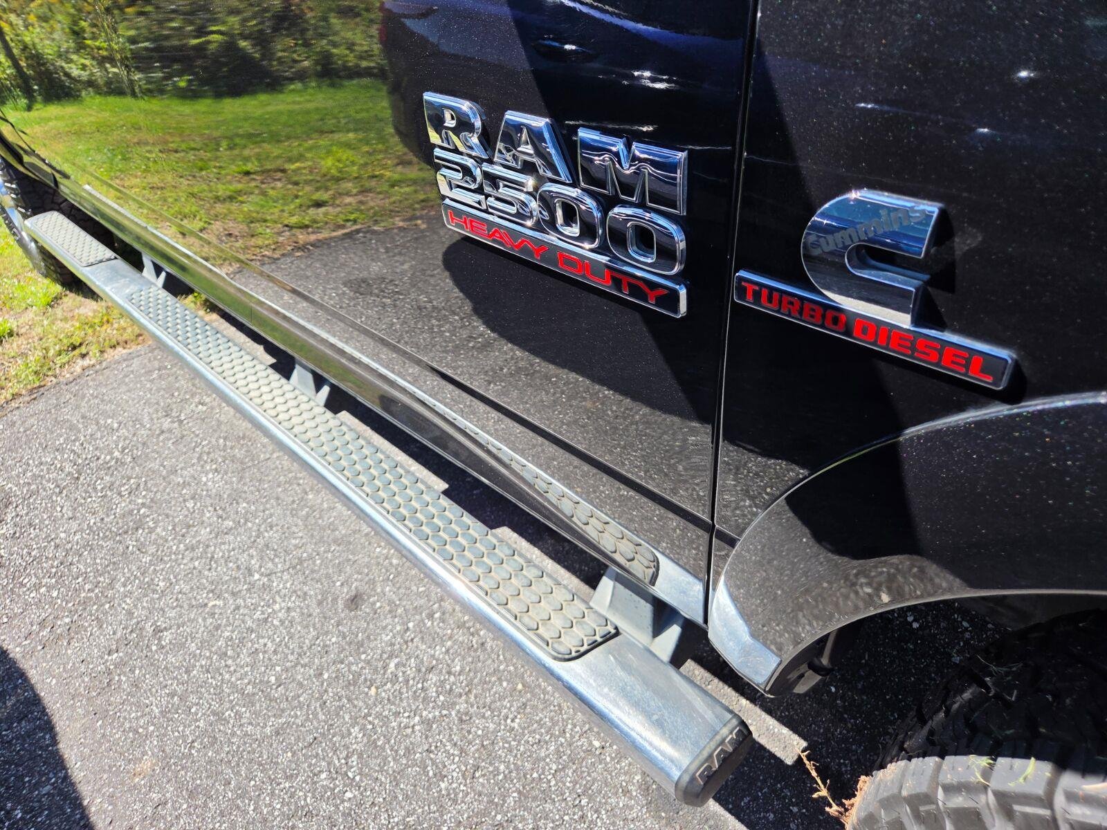 Used 2017 Brilliant Black Crystal Pearlcoat Ram Laramie image 5
