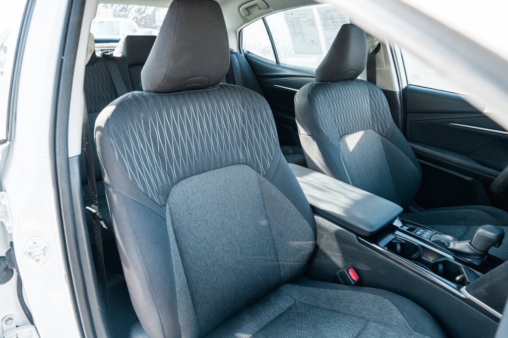 Certified Used 2025 Ice Toyota LE image 28