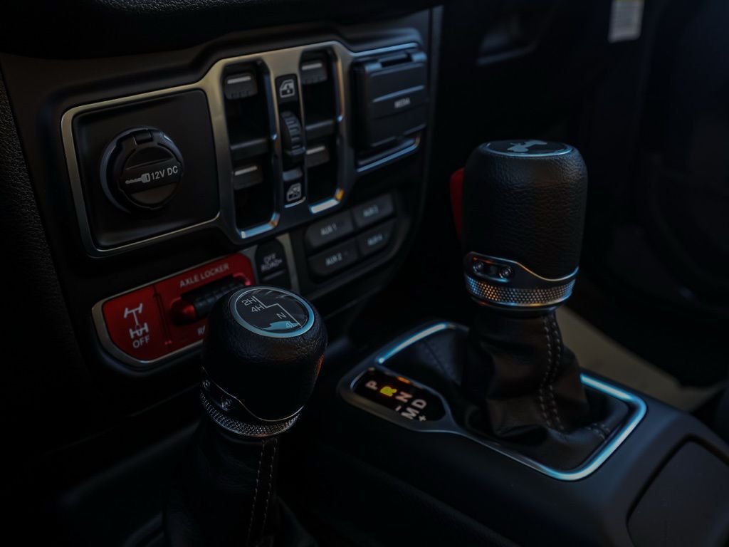 New 2026 Granite Crystal Metallic Clear-Coat Exterior Paint Jeep Willys image 29