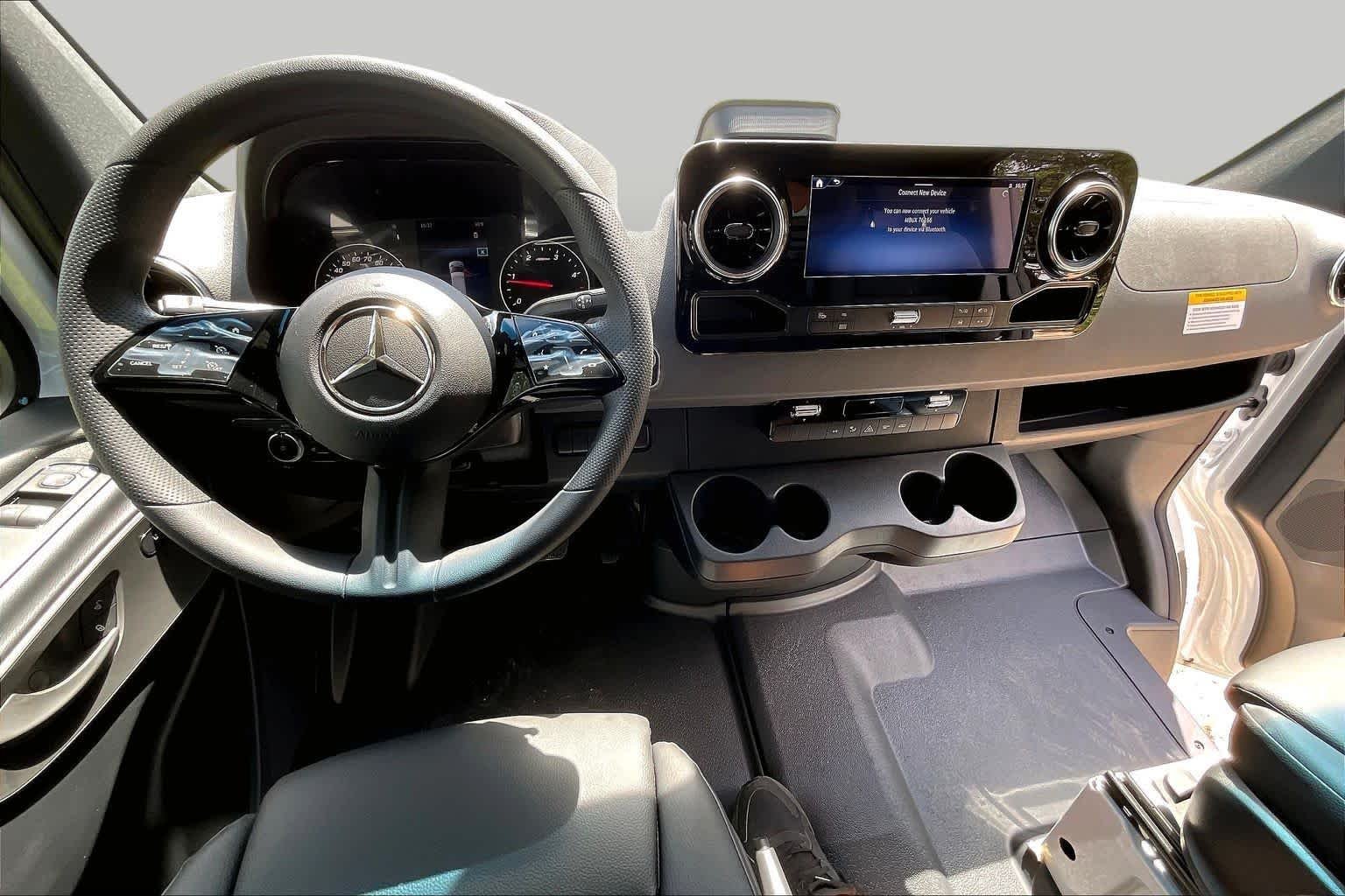 Used 2025 Arctic White Mercedes-Benz  image 6