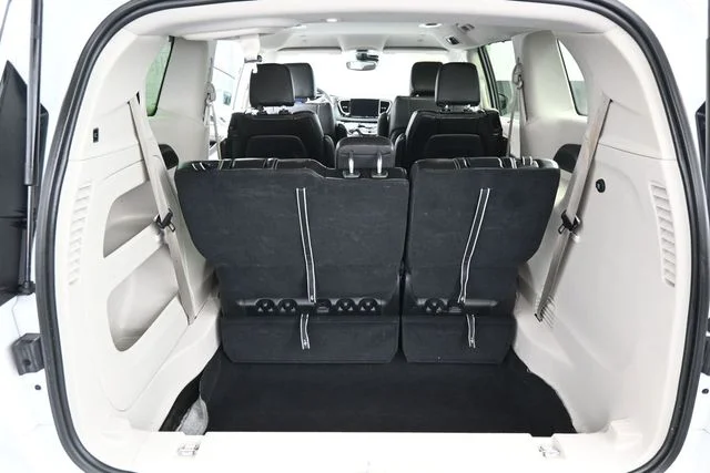 Used 2024 White Chrysler Touring L image 9