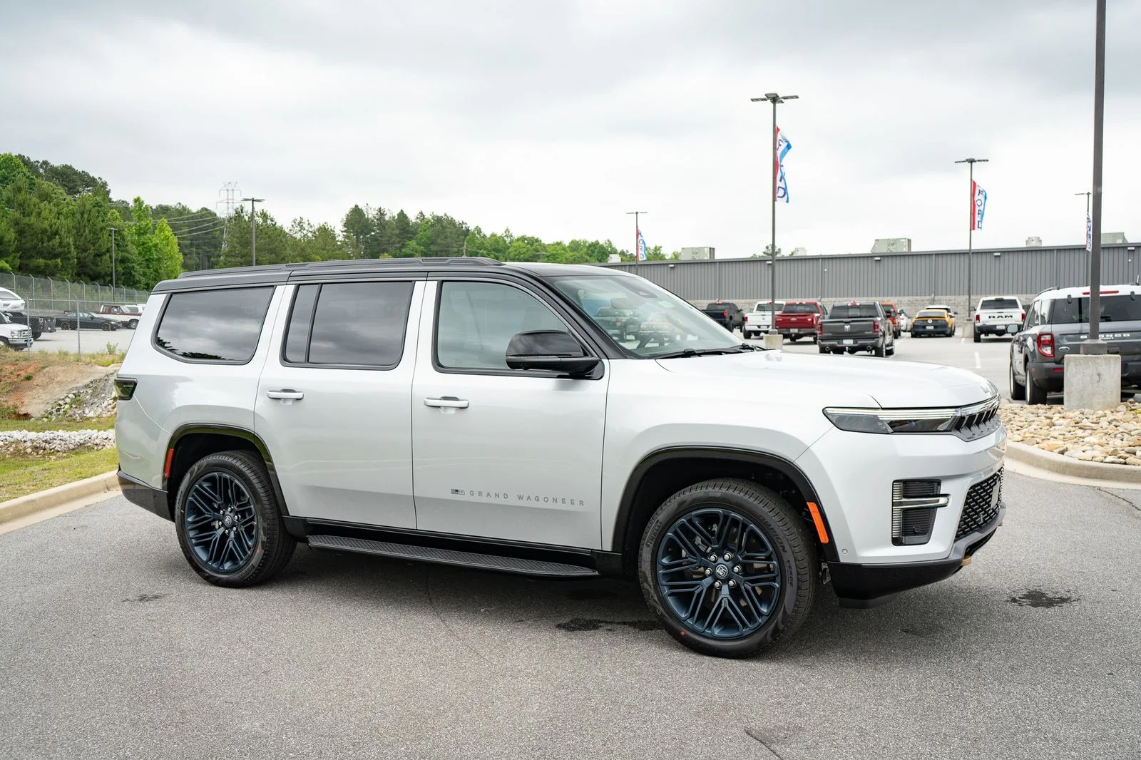 New 2026 Silver-Zynith Exterior Paint Jeep 85th Anniversary Edition image 12