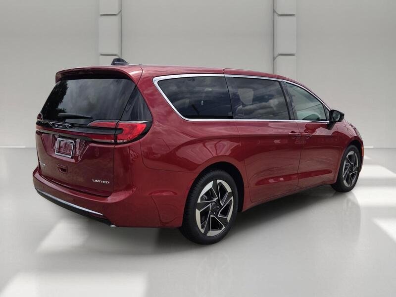 New 2027 Red Hot Pearl-Coat Exterior Paint Chrysler LIMITED FWD image 5