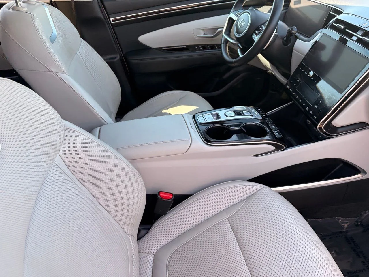 Used 2022 Quartz White Hyundai Limited image 10
