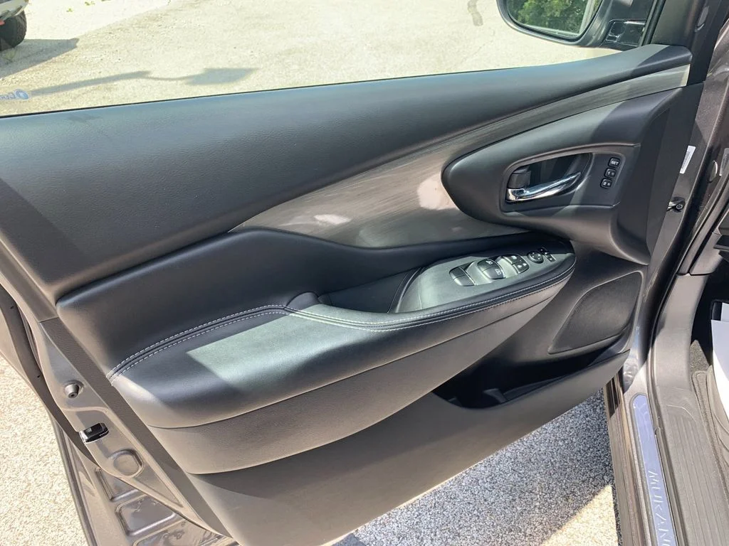 Used 2018 Gray Nissan SL image 12