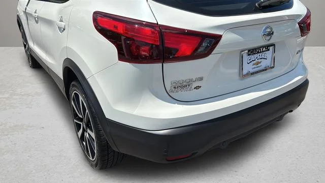 Used 2019 White Nissan SL image 36