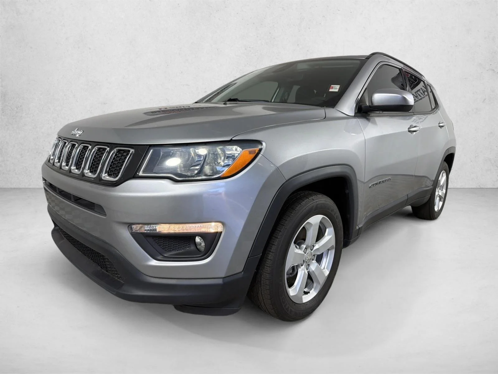 Used 2021 Silver Jeep Latitude image 7