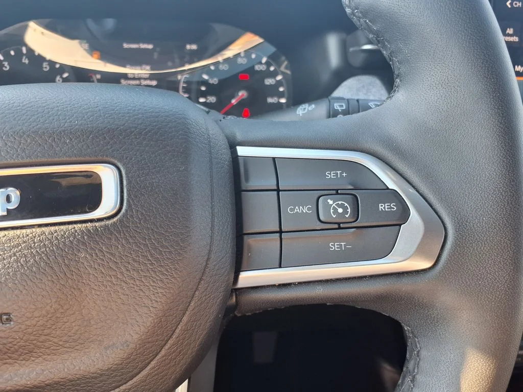 Used 2025 White Jeep Latitude image 23
