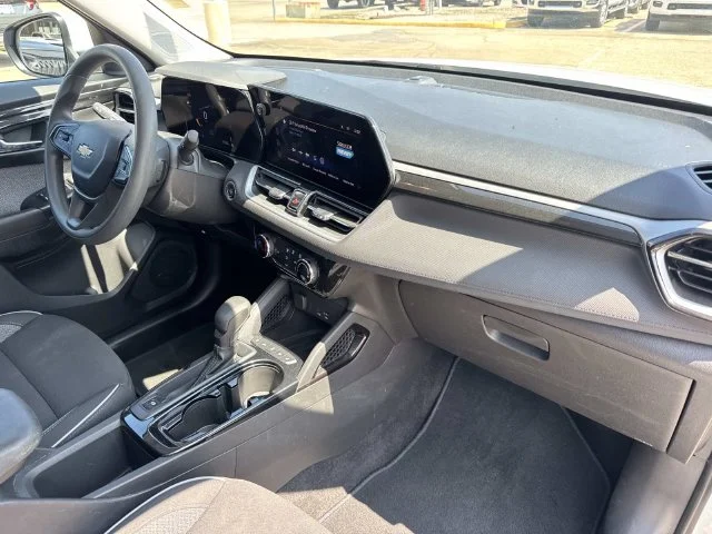 Used 2025 White Chevrolet LT image 34