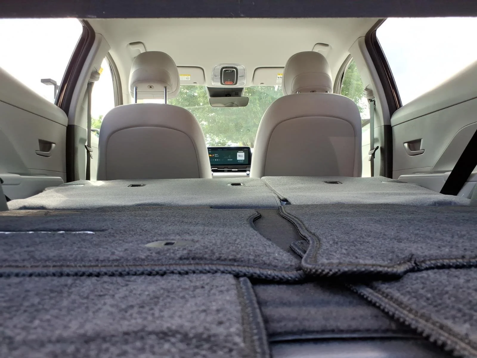 Used 2025 Abyss Black Pearl Hyundai SEL image 31