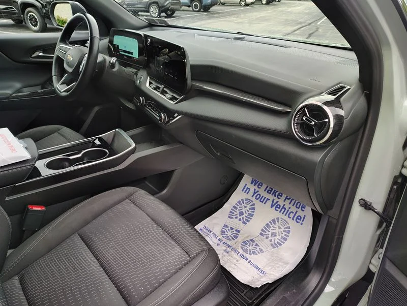 Used 2025 Green Chevrolet LT image 19