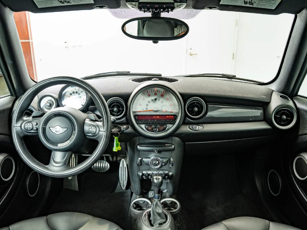 Used 2014 White Silver MINI  image 30