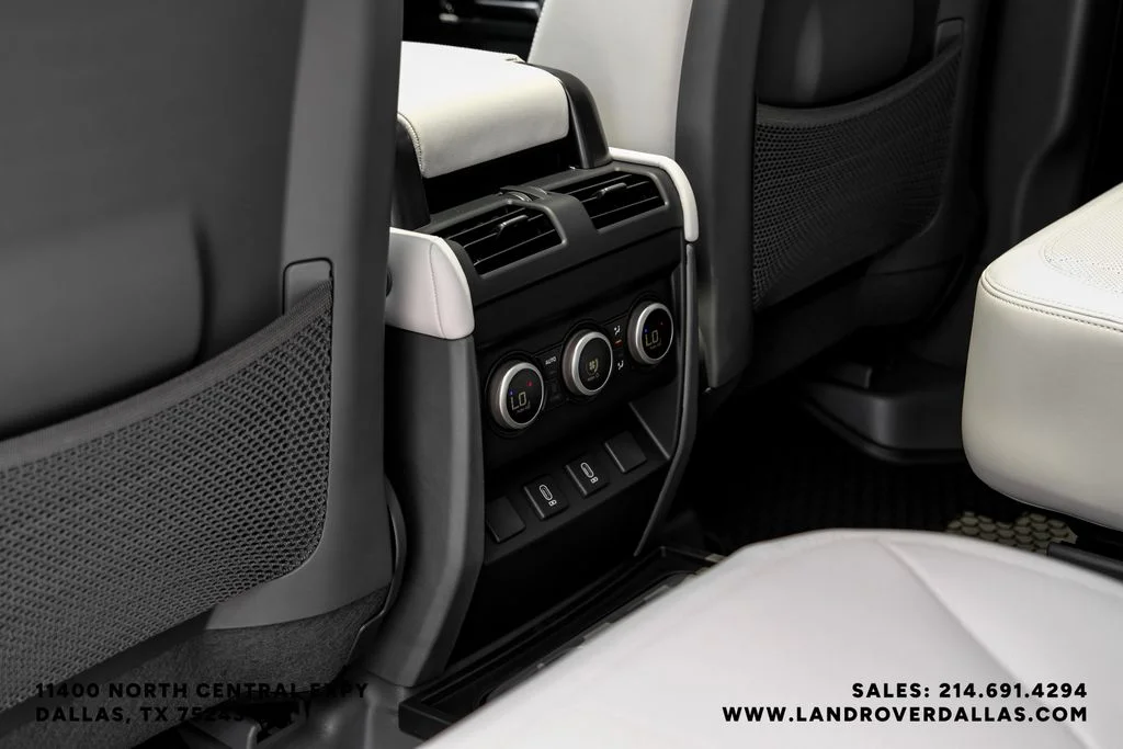 New 2026 Santorini Black Metallic Land Rover X-Dynamic SE image 33