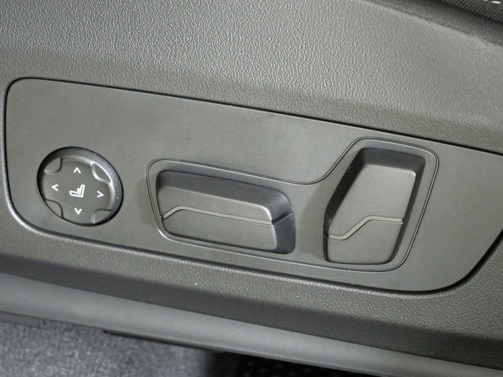 Used 2026 Space Silver Metallic BMW xDrive28i image 39