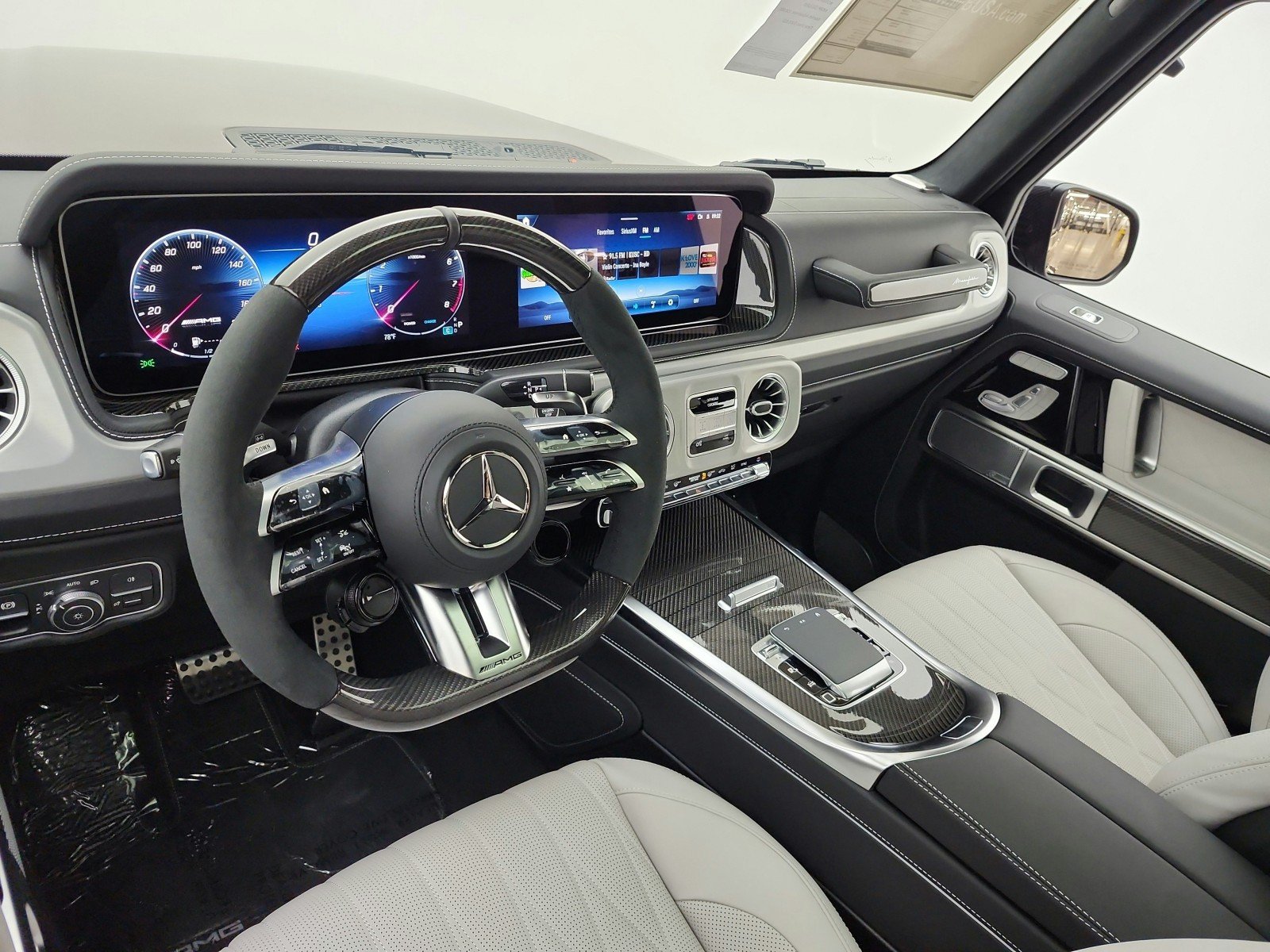 New 2027 MANUFAKTUR customer request glossy paint finish Mercedes-Benz AMG® G 63 SUV image 9