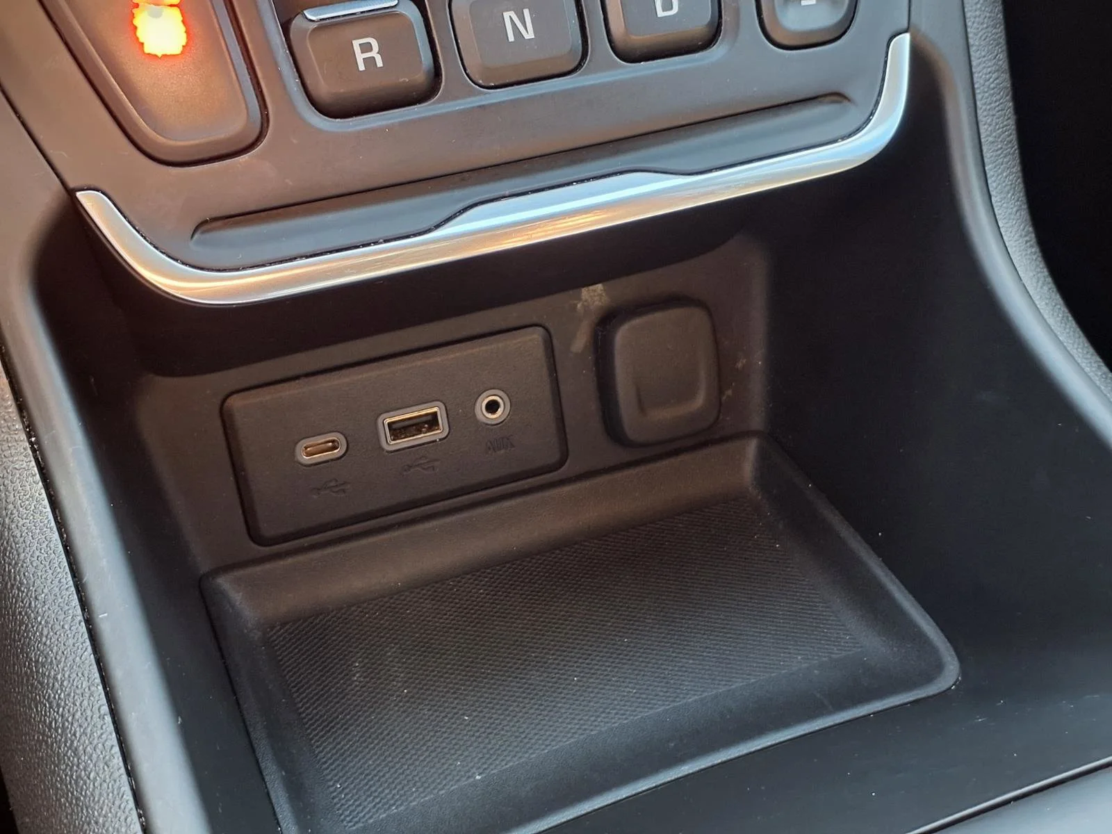 Used 2019 Satin Steel Metallic GMC SLE image 13