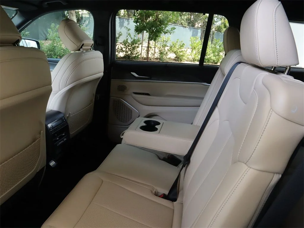 New 2023 Midnight Sky Exterior Paint Jeep Limited image 22