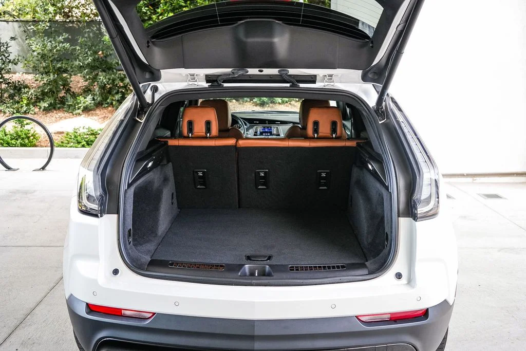 Used 2019 White Cadillac Sport image 25