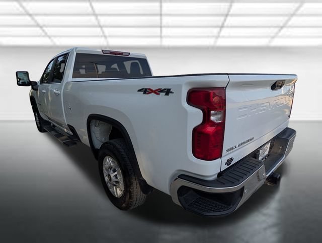 Used 2025 Summit White Chevrolet LT image 4