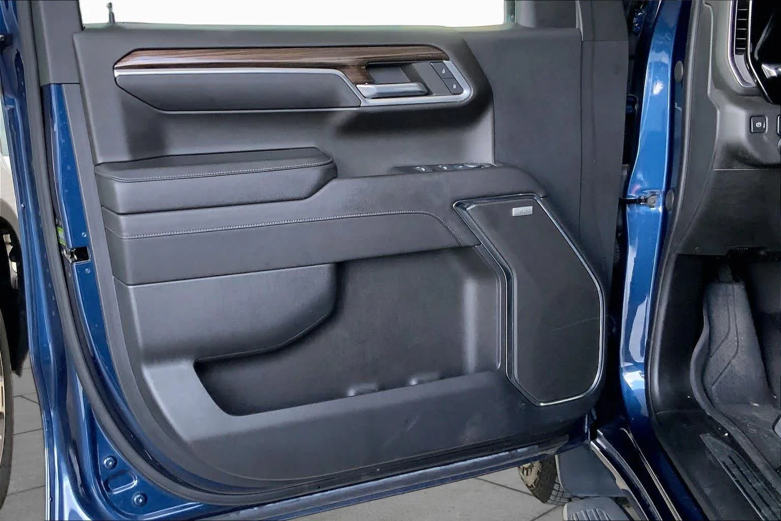 Used 2023 Northsky Blue Metallic Chevrolet RST image 22