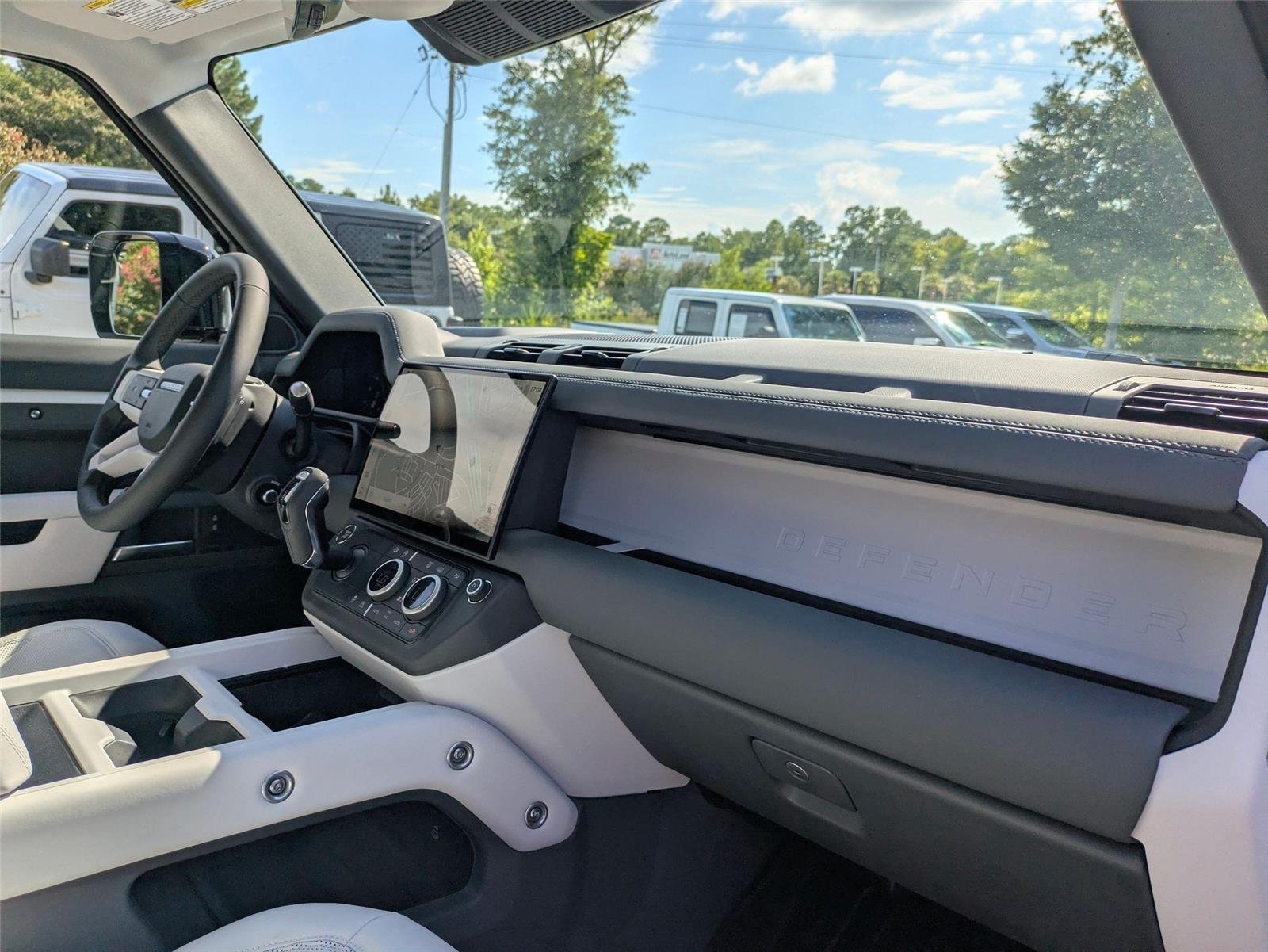 New 2026 Fuji White Land Rover S image 37