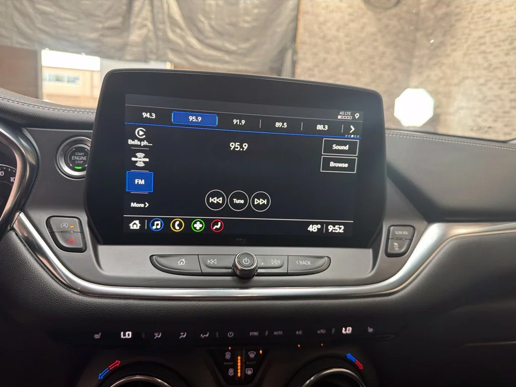 Used 2025 Summit White Chevrolet LT image 24