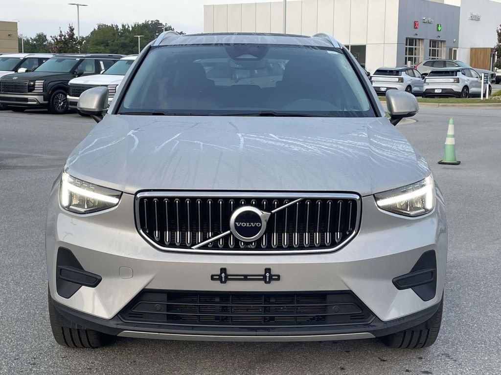 Used 2025 Vapour Grey Metallic Volvo Core Bright Theme image 23
