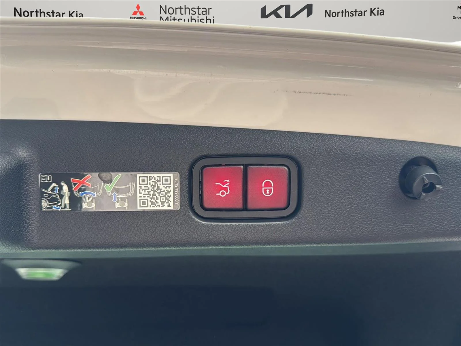 Used 2025  Mercedes-Benz E 350 image 27
