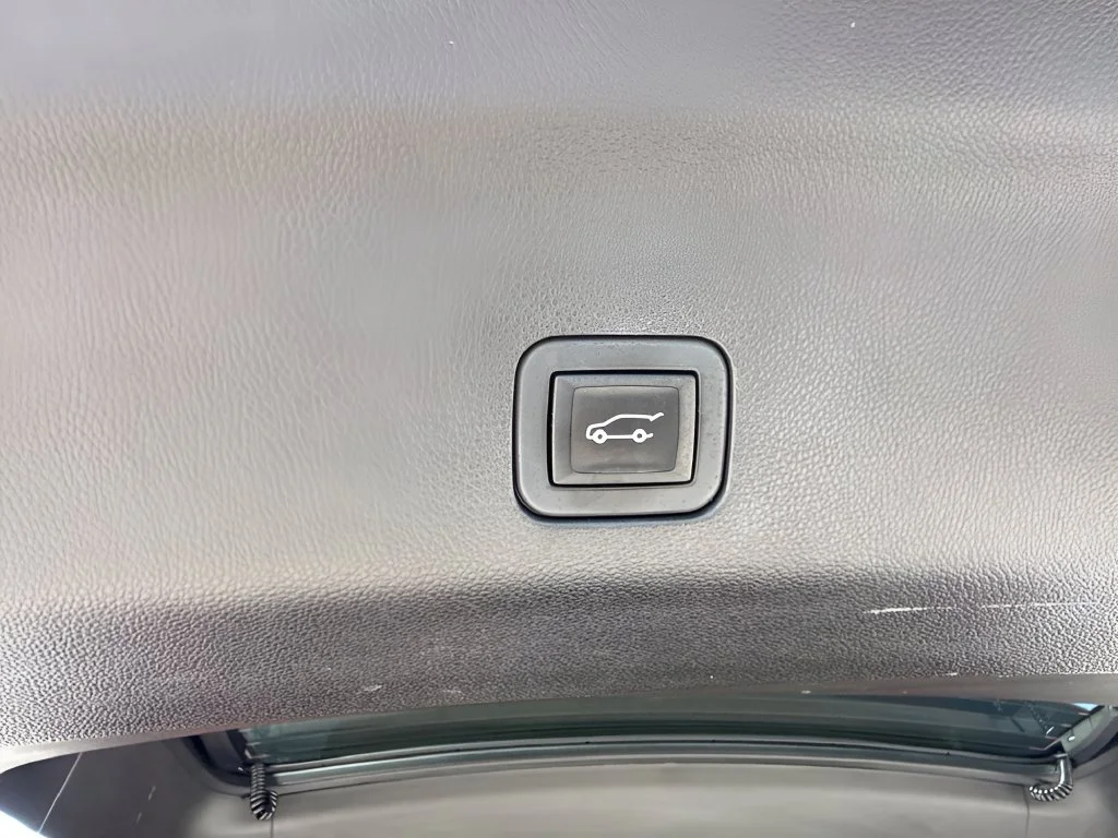 Used 2024 Red Chevrolet High Country image 28